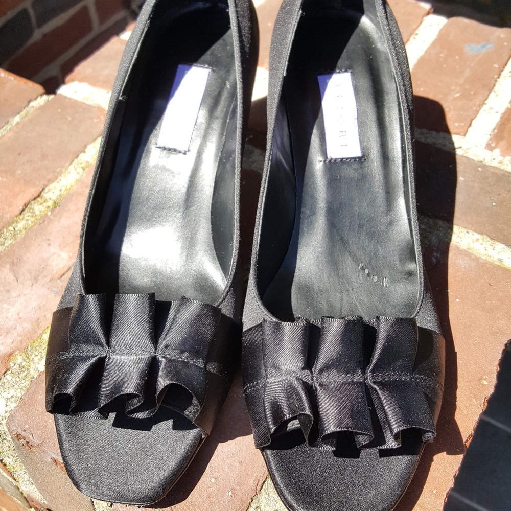 Priori Women’s Black Satin Dress Shoe
